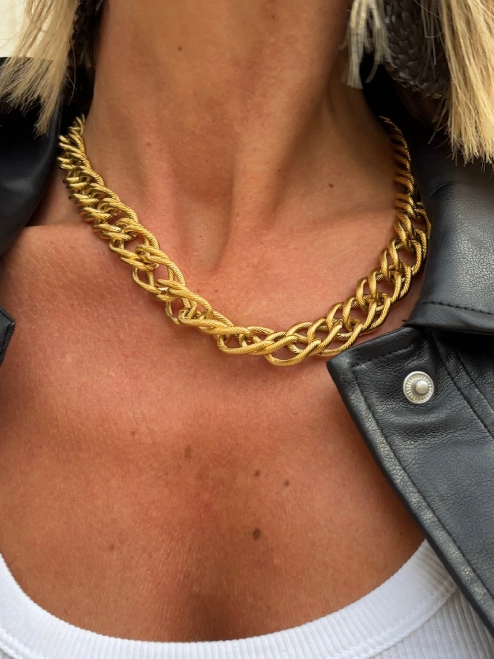 Collier ANA
