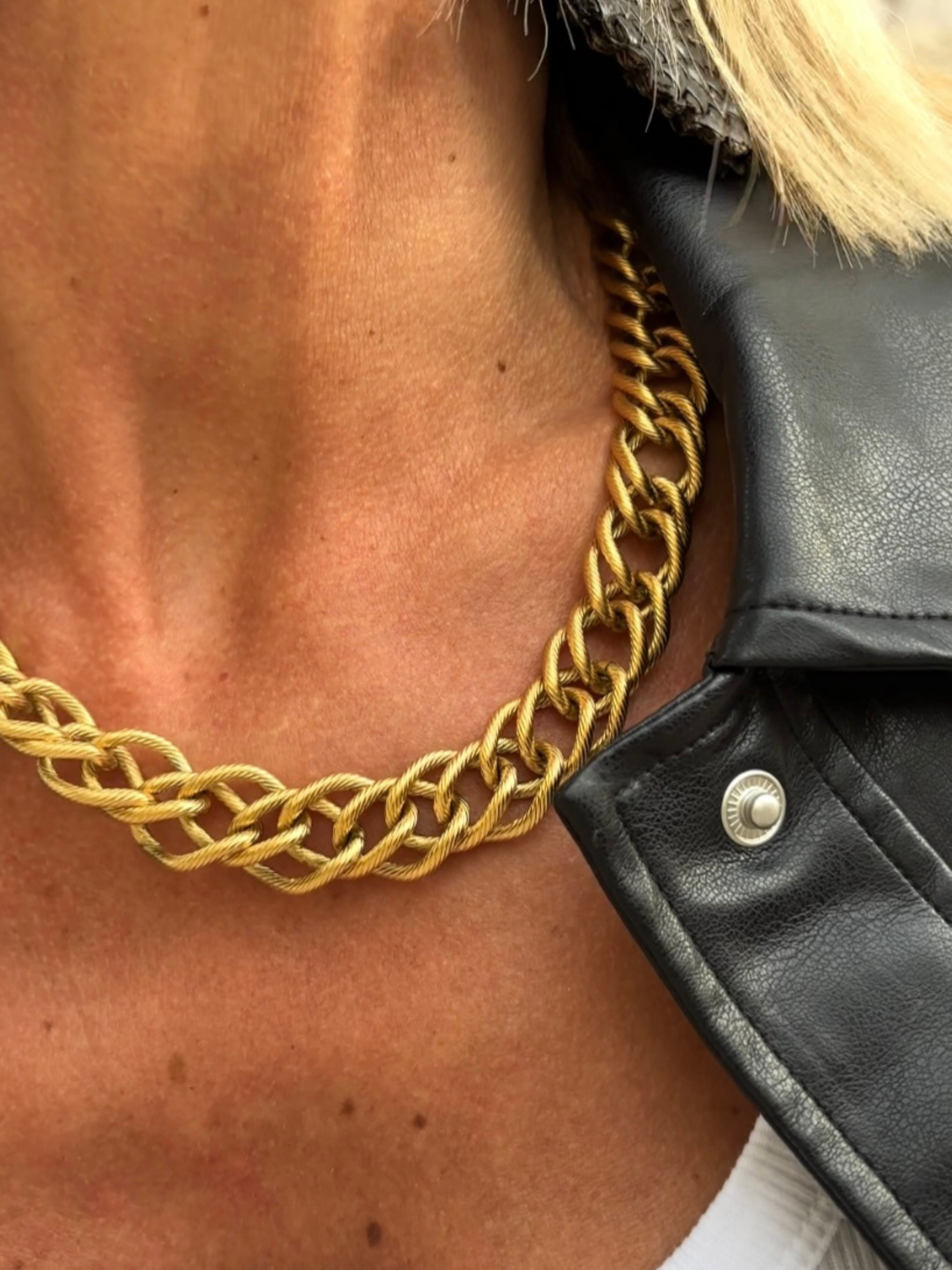 Collier ANA